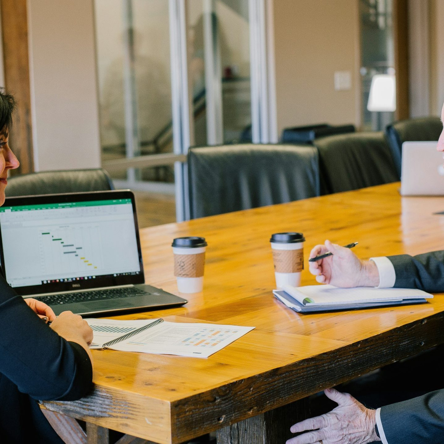 muž a žena v práci