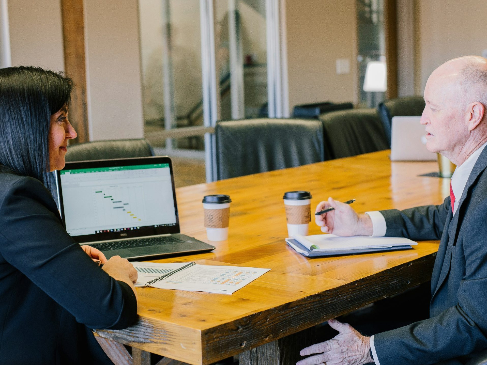 muž a žena v práci