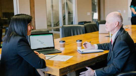 muž a žena v práci