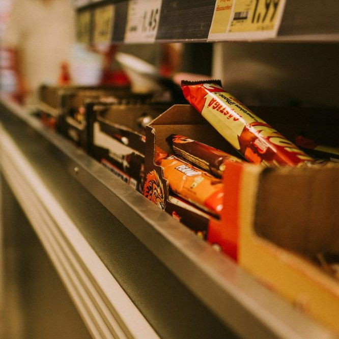 Už o pár dní budeme za sladkosti a čipsy platiť viac. Zvýšenie DPH má štátu priniesť 90 miliónov eur