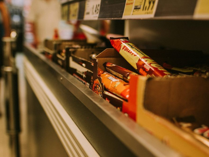 Už o pár dní budeme za sladkosti a čipsy platiť viac. Zvýšenie DPH má štátu priniesť 90 miliónov eur