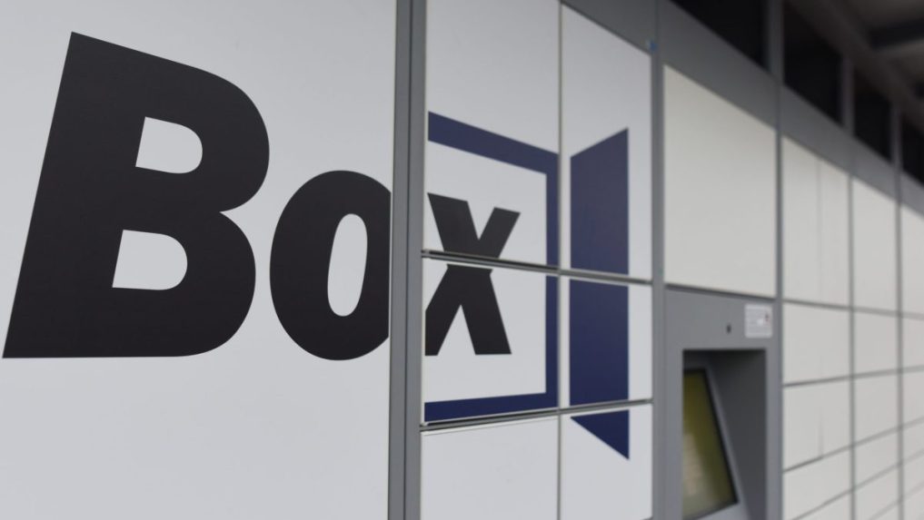 Na ilustračnej snímke balíkobox.