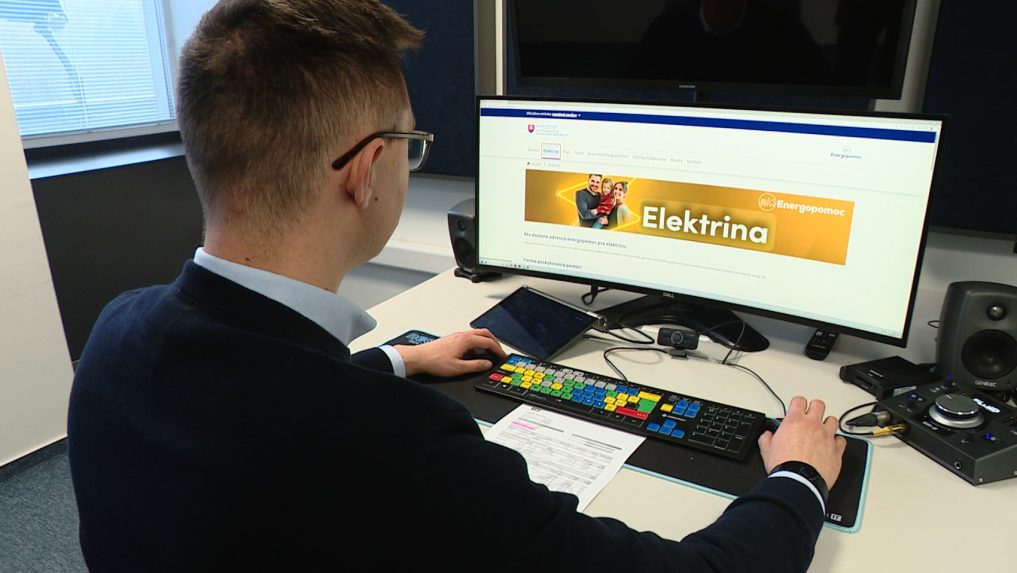 Boris si prezerá stránku energopomoc.sk