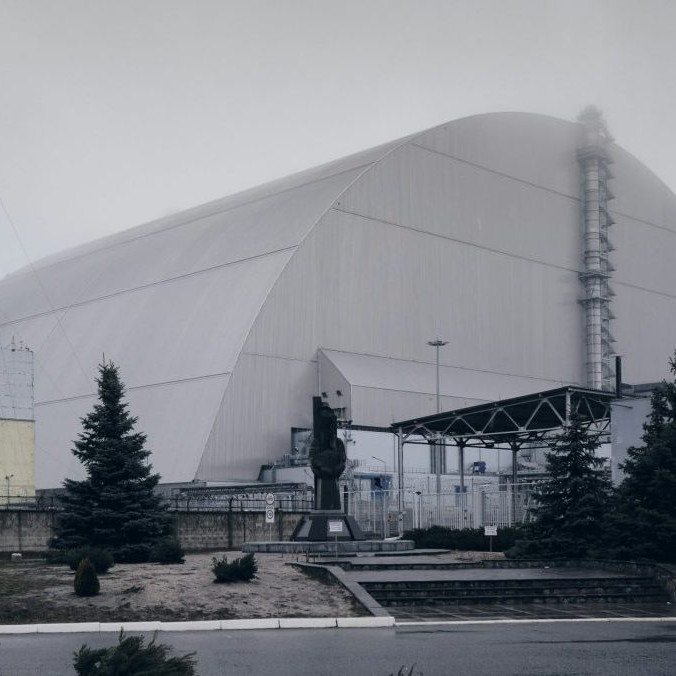 Na ilustračnej snímke kryt nad reaktorom v Černobile.