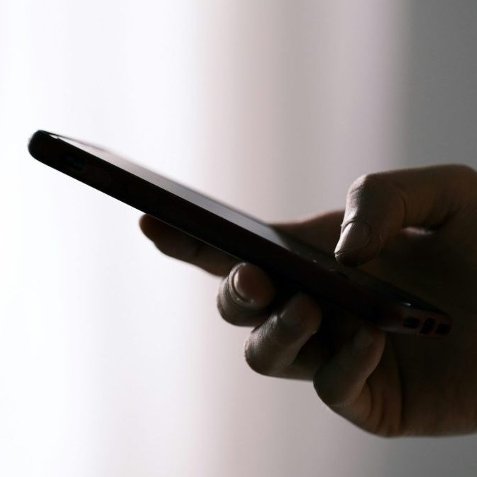 Ilustračná snímka používania mobilného telefónu.