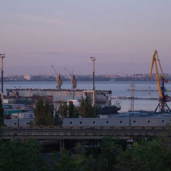 Na ilustračnej snímke prístav v meste Odesa.