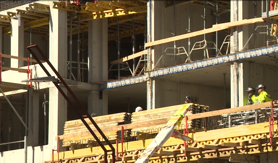 Súčasný stavebný zákon dodatočnú legalizáciu pre stavby začaté po 1. apríli neumožňuje.