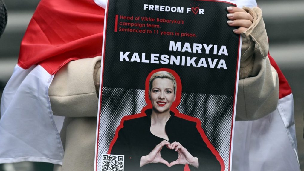 Na snímke fotografia Maryie Kalesnikavovej.