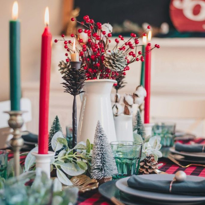 Na snímke stôl s vianočným prestieraním.