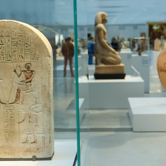 Na ilustračnej snímke egyptská výstava v Louvri.