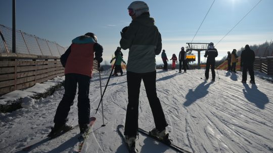 Na snímke lyžiarske stredisko v Tatranskej Lomnici a lyžiari.