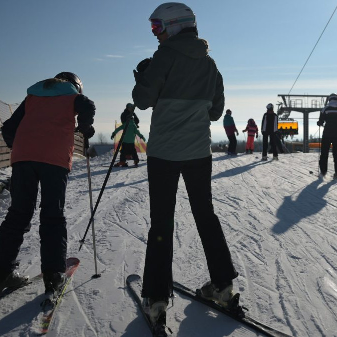 Na snímke lyžiarske stredisko v Tatranskej Lomnici a lyžiari.