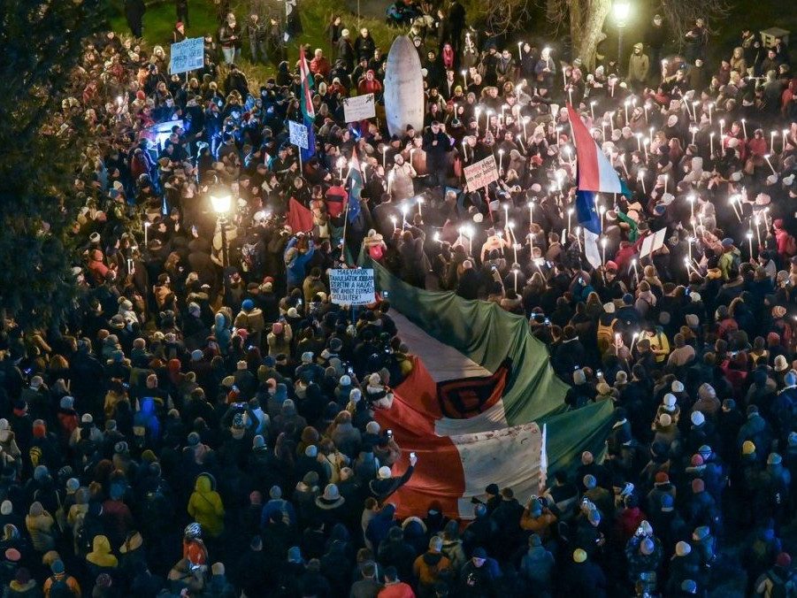 Na snímke protesty v Budapešti.