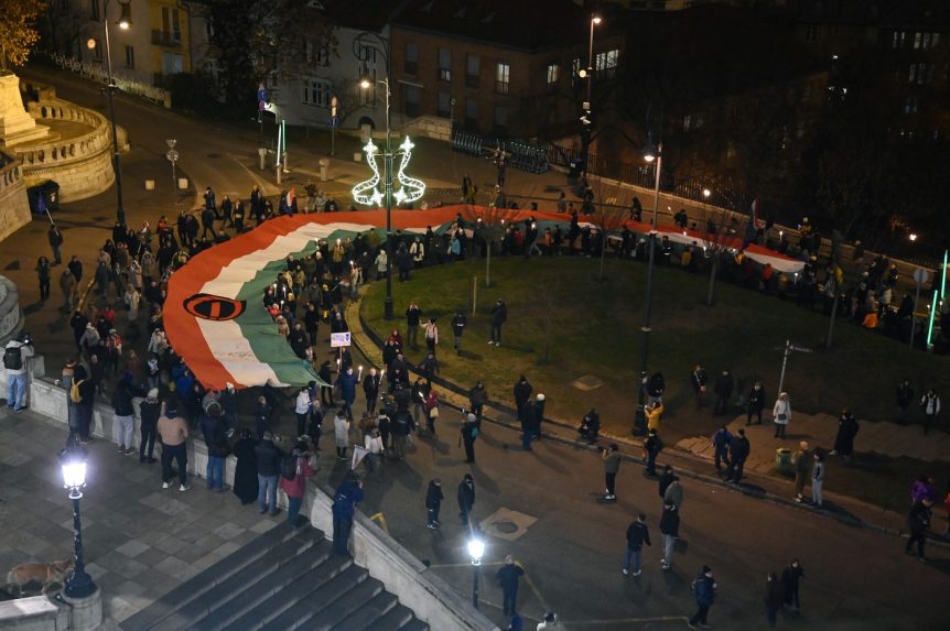 Na snímke protesty v Budapešti.