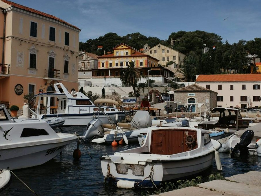 Prístav v chorvátskom meste.