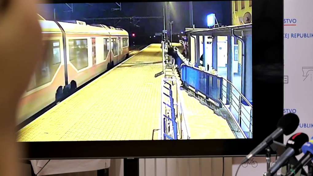 Jozef Ráž zverejnil zábery zo stanice v Pezinku.