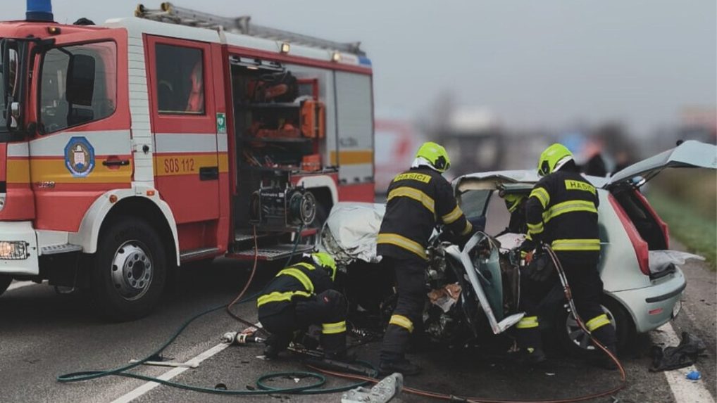 Na snímke miesto dopravnej nehody.