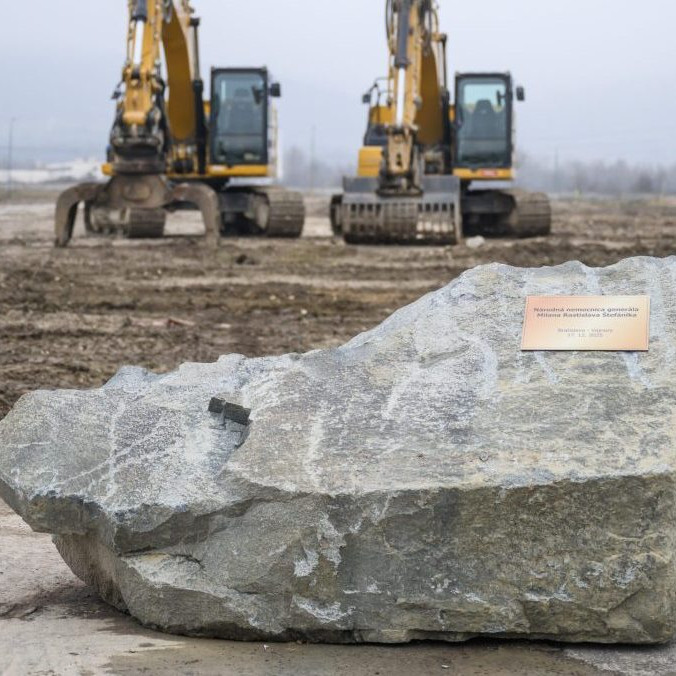 Základný kameň Národnej univerzitnej nemocnice generála Milana Rastislava Štefánika.