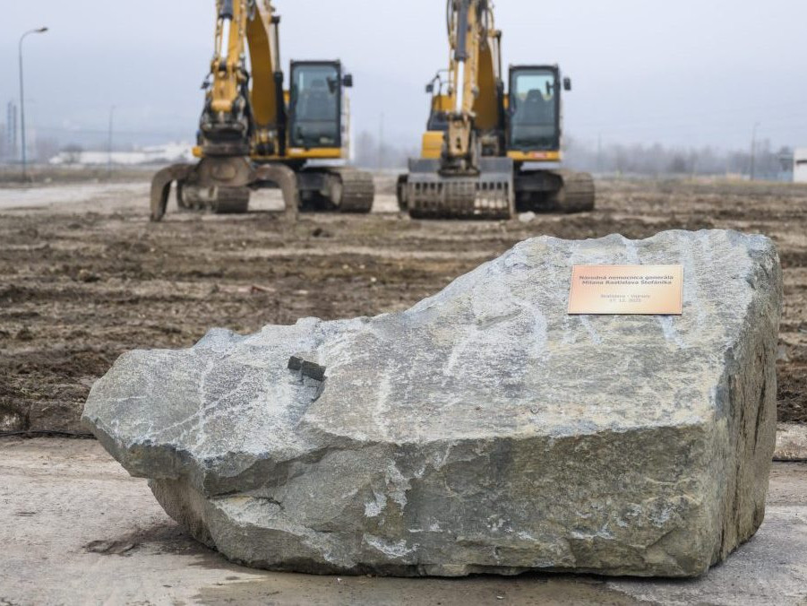 Základný kameň Národnej univerzitnej nemocnice generála Milana Rastislava Štefánika.