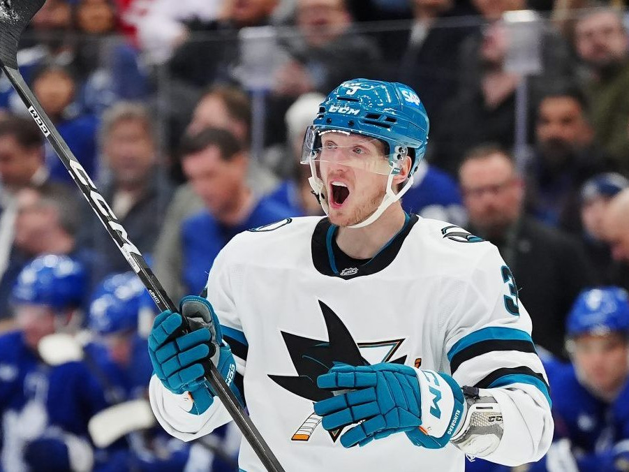 Na snímke hráč John Klingberg.