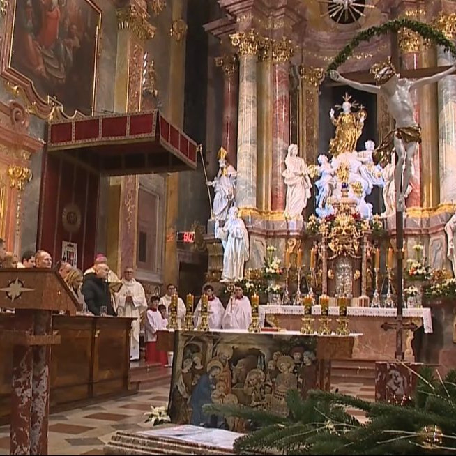 Kresťania oslavujú sviatok narodenia Ježiša Krista. Boh nechce nechať svet v temnote, odkazuje evanjelický kňaz