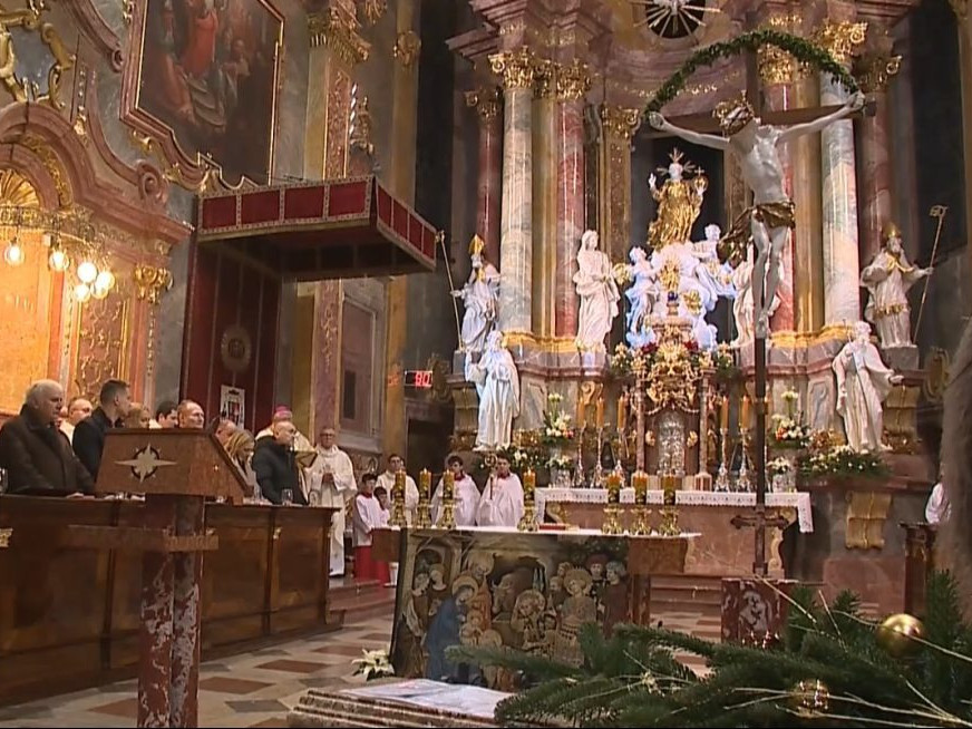 Kresťania oslavujú sviatok narodenia Ježiša Krista. Boh nechce nechať svet v temnote, odkazuje evanjelický kňaz