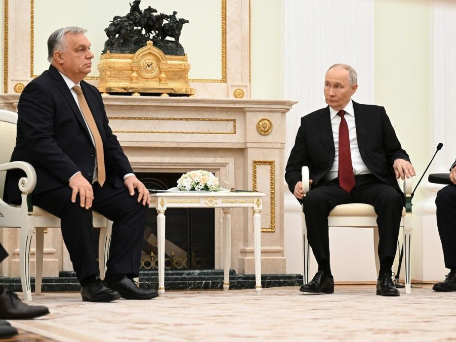 Na snímke Viktor Orbán a Vladimir Putin.