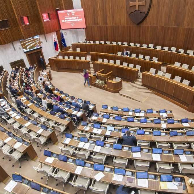 Na ilustračnej snímke slovenský parlament.