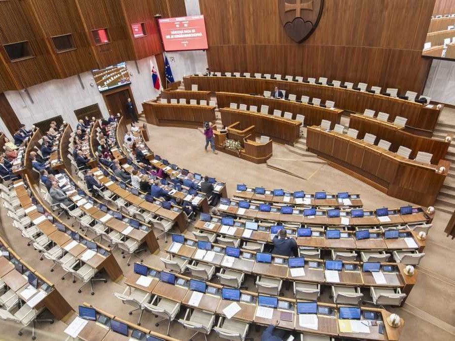 Na ilustračnej snímke slovenský parlament.