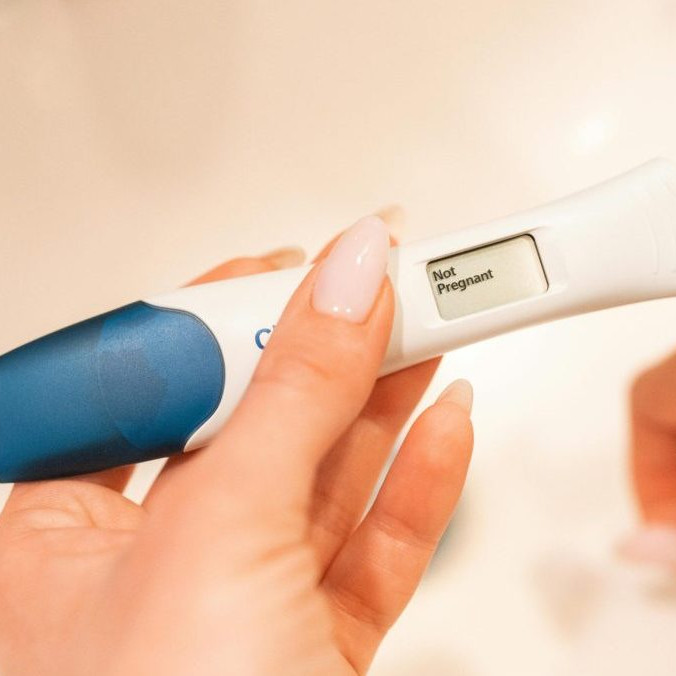 Ilustračná snímka negatívneho tehotenského testu.