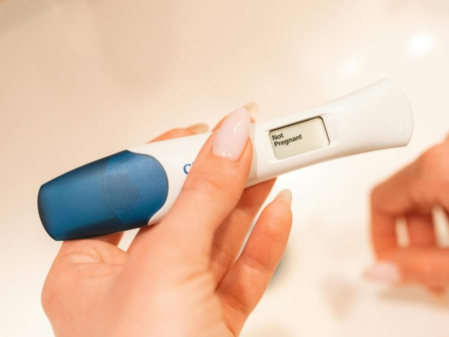Ilustračná snímka negatívneho tehotenského testu.