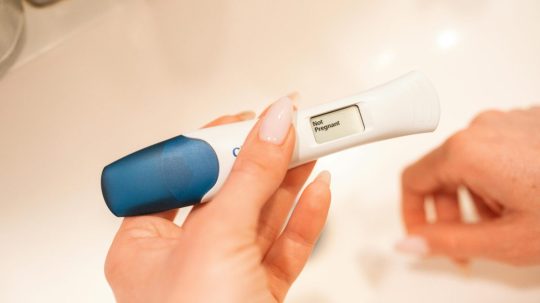 Ilustračná snímka negatívneho tehotenského testu.