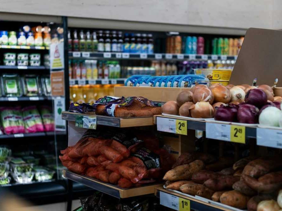 Na ilustračnej snímke potraviny.