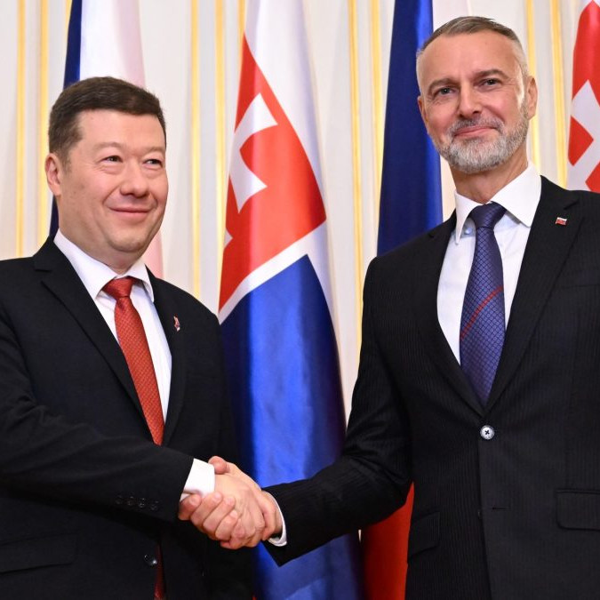 Richard Raši (Hlas-SD) prijal na Bratislavskom hrade predsedu Poslaneckej snemovne Parlamentu ČR Tomia Okamuru (vľavo).