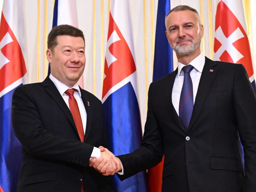 Richard Raši (Hlas-SD) prijal na Bratislavskom hrade predsedu Poslaneckej snemovne Parlamentu ČR Tomia Okamuru (vľavo).