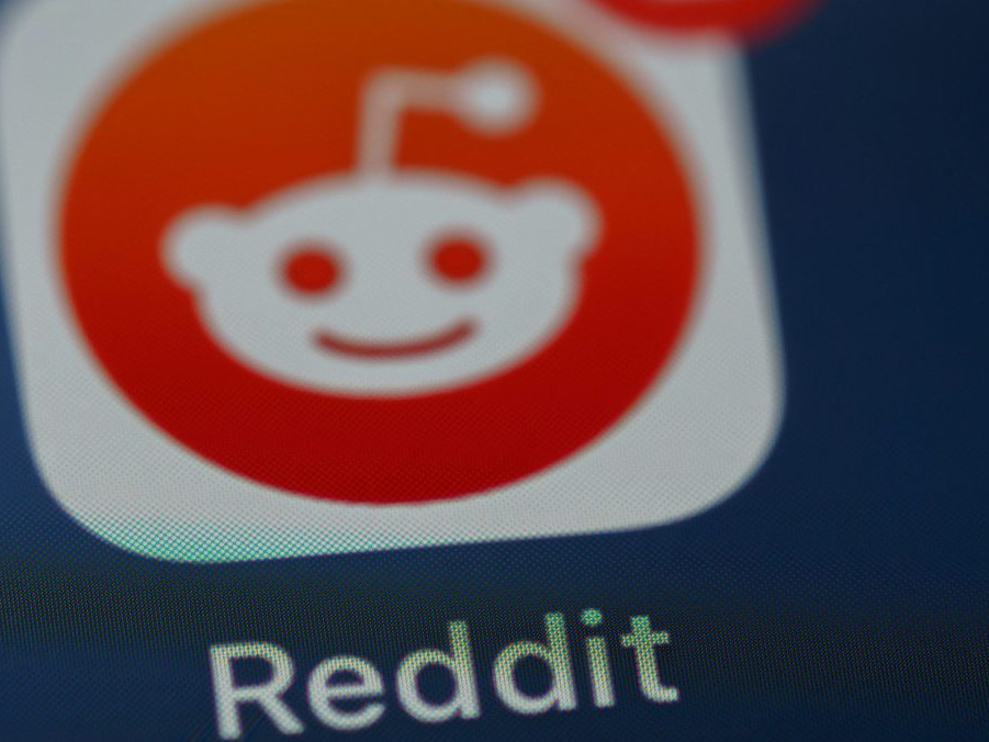 Na ilustračnej snímke logo Reddit.