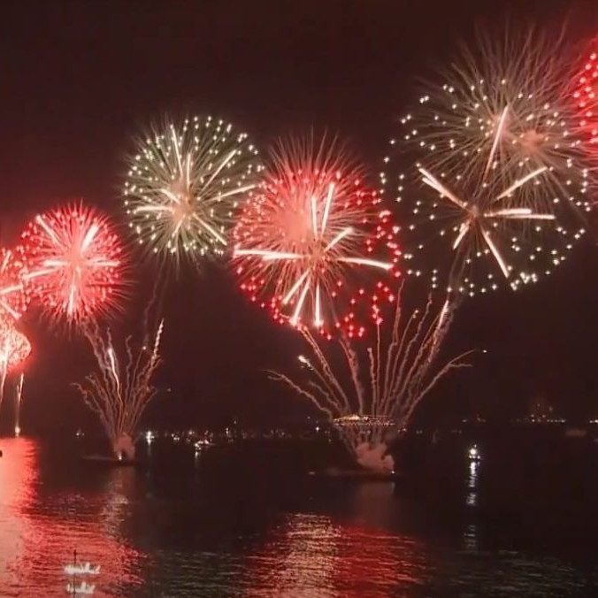Na snímke ohňostroj v Rio de Janeiro.