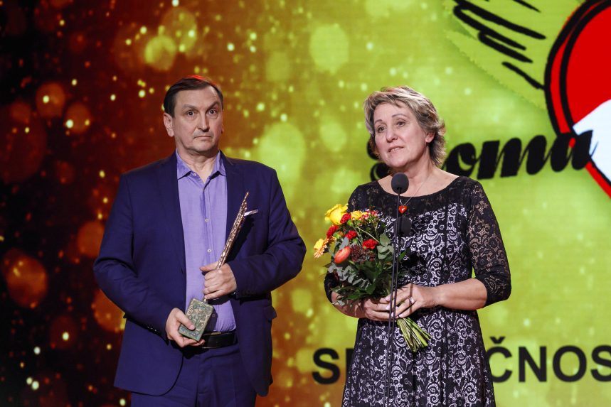 Na snímke ocenení Juraj Hipš a Zuzana Brhlíková.