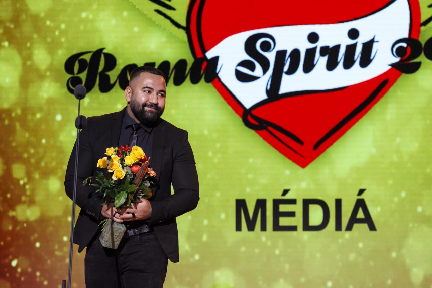 Na snÃƒÂ­mke ocenenÃƒÂ½ Redaktor RÃƒÂ³bert HamburgbadÃ…Â¾o.