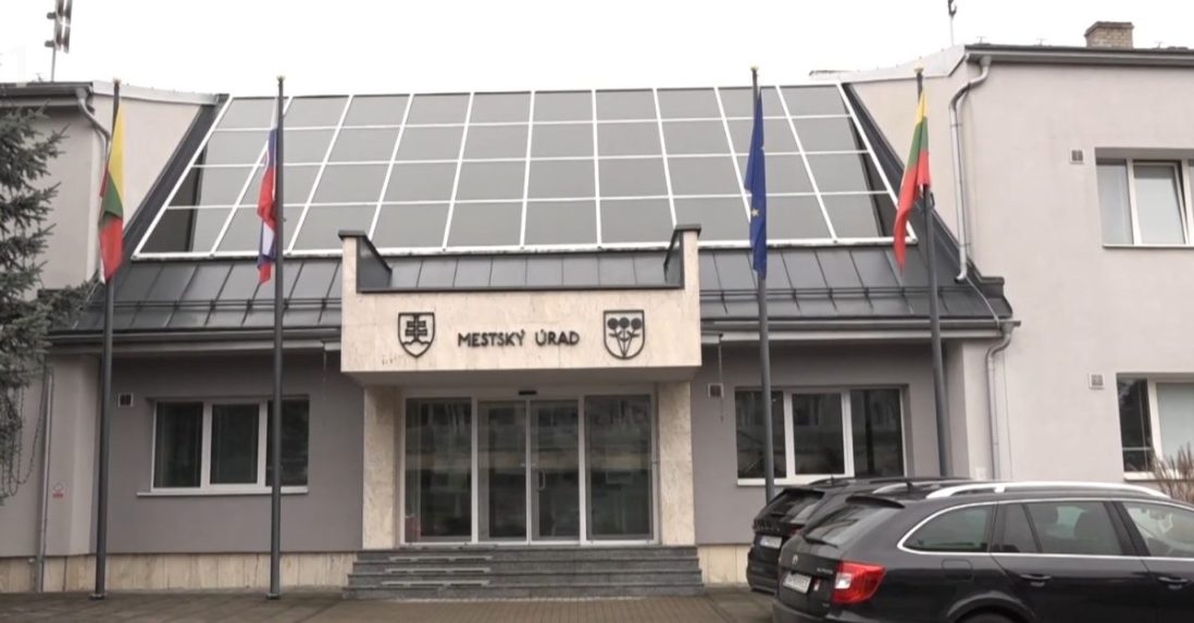 Na ilustračnej snímke mestský úrad v Stropkove.