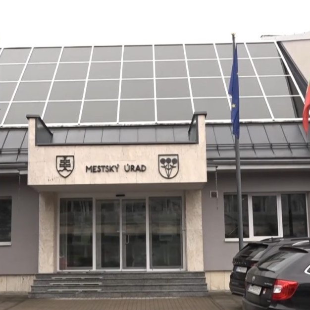 Na ilustračnej snímke mestský úrad v Stropkove.
