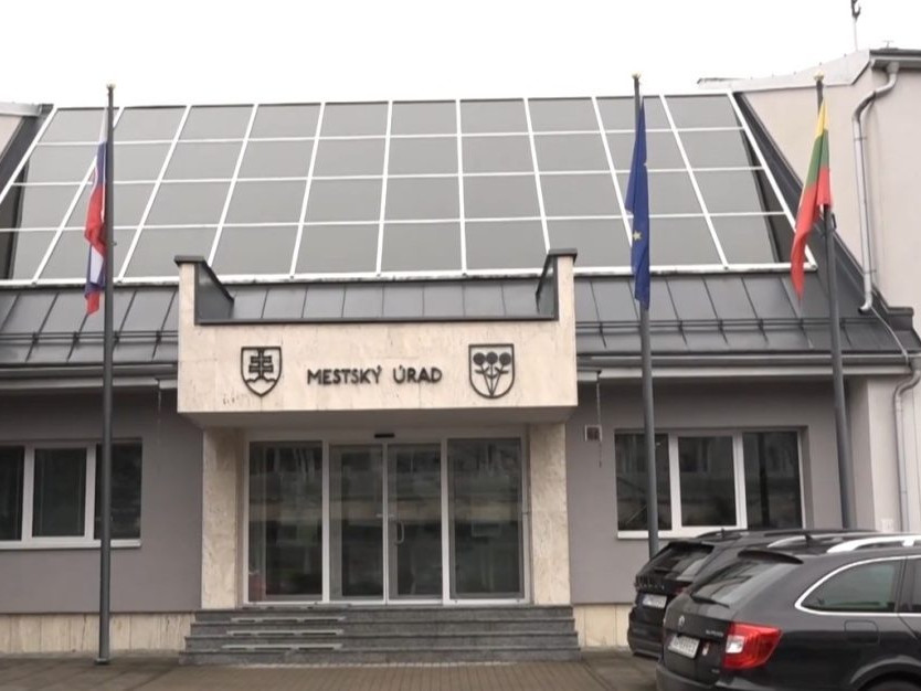 Na ilustračnej snímke mestský úrad v Stropkove.