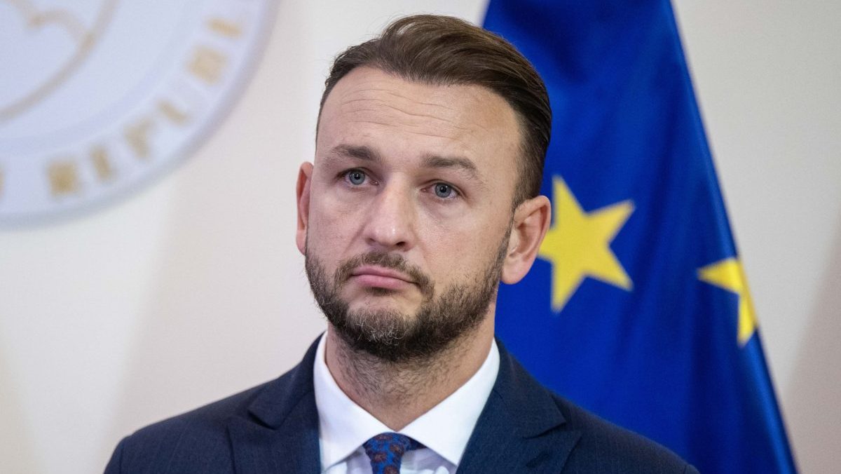 &Uacute;stavn&yacute; s&uacute;d odmietol sťažnosť M. &Scaron;utaja E&scaron;toka proti "kontumačn&eacute;mu" rozsudku v spore s čurillovcami