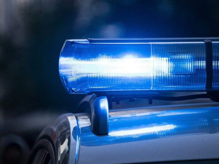 Na ilustračnej snímke policajné svetlá.