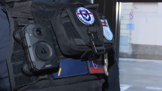 Na snímke telová kamera nitrianskeho policajta.