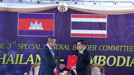 Ministri obrany Thajska a Kambodže.