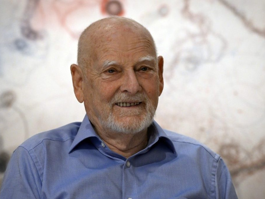 Maliar, výtvarník a scénograf Theodor Pištěk.