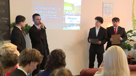 Členovia mládežníckeho parlamentu ukrajinských detí na Slovensku.