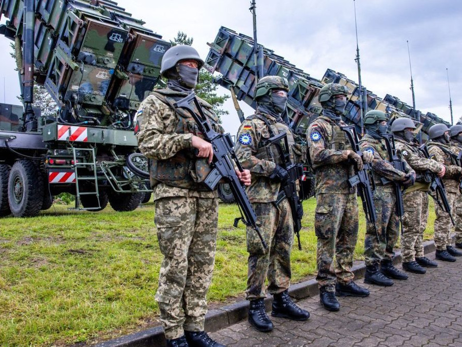 Na snímke nemeckí vojaci.