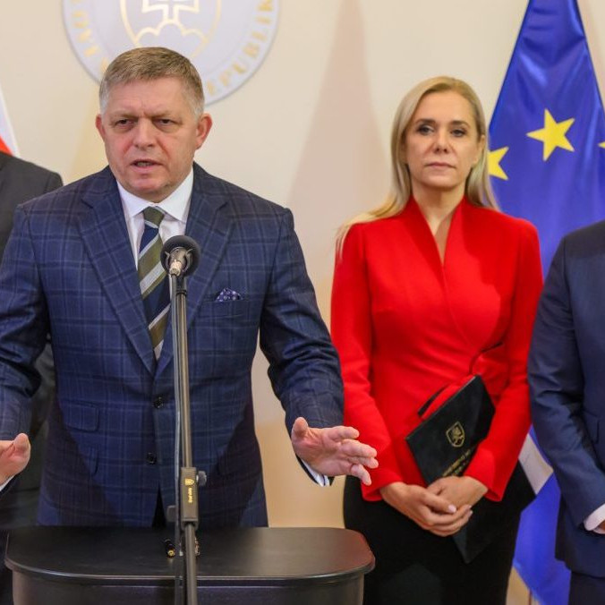 Na snímke Robert Fico a ministri.